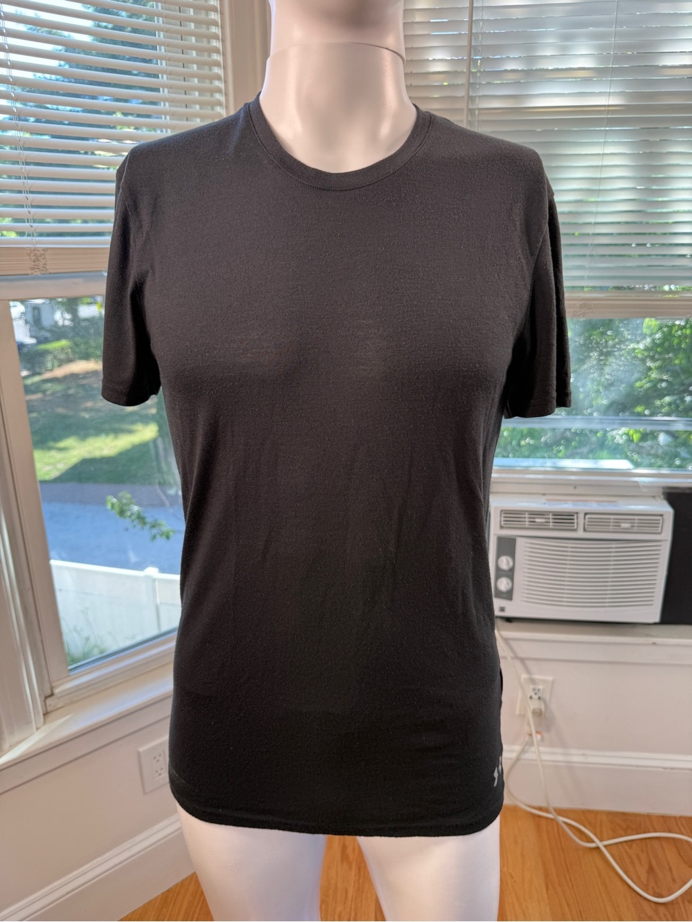Under Armour HeatGear Black Athletic Performance Tee Shirt Mens M